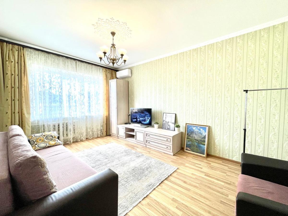 Cozy Three-Room Apartment With Mountain View Almaty Extérieur photo