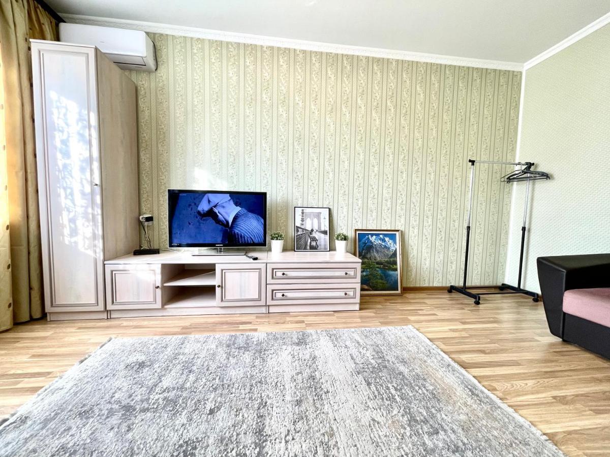 Cozy Three-Room Apartment With Mountain View Almaty Extérieur photo