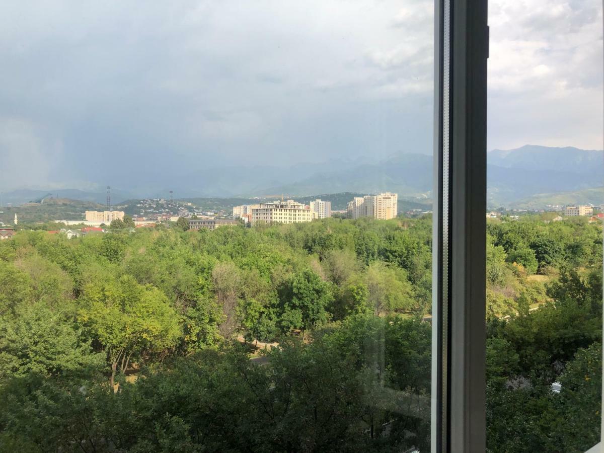 Cozy Three-Room Apartment With Mountain View Almaty Extérieur photo